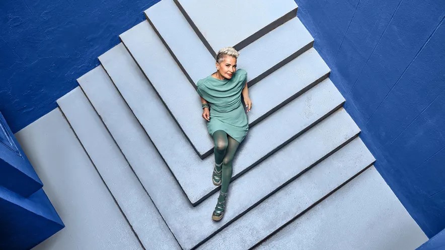 Modelle tragen Kompressionsstrümpfe