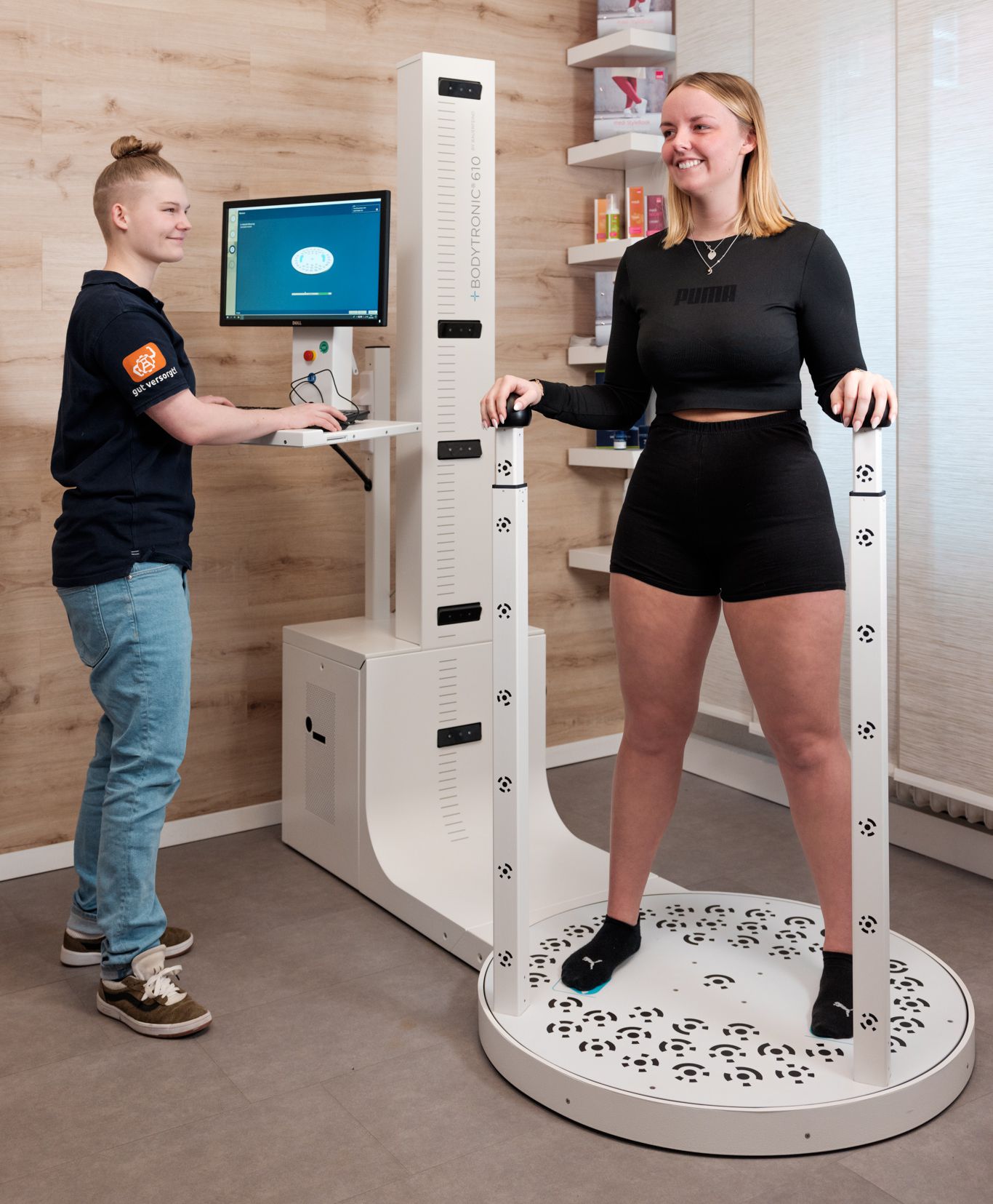 Kundin auf 3D Scanner